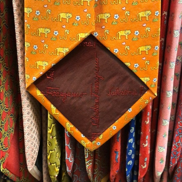 Ferragamo tie. Orange and yellow. Animals print. - Picture 6 of 7